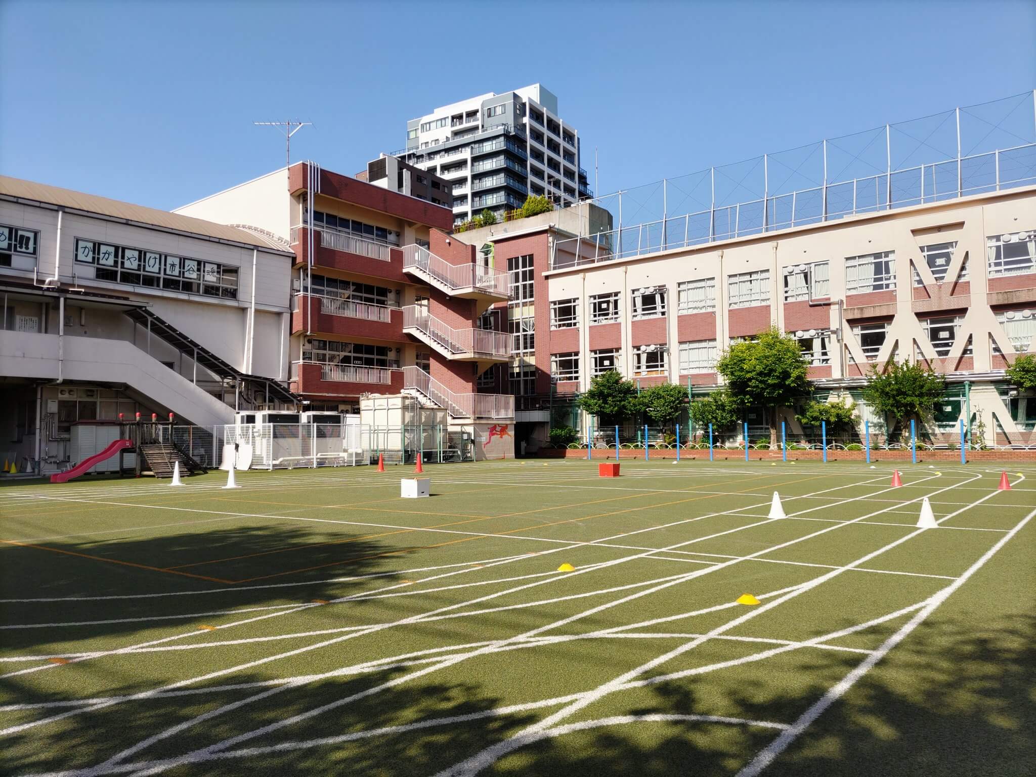 市谷小学校の外観
