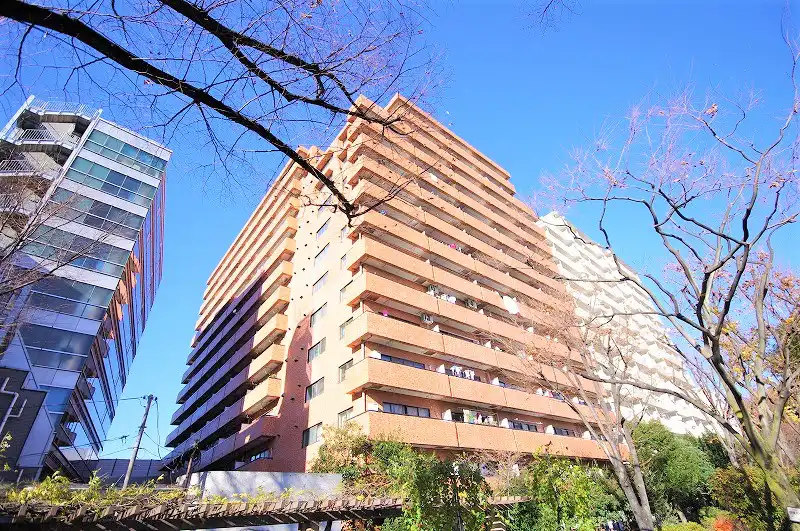 ライオンズマンション初台の外観（渋谷区・初台駅徒歩1分）